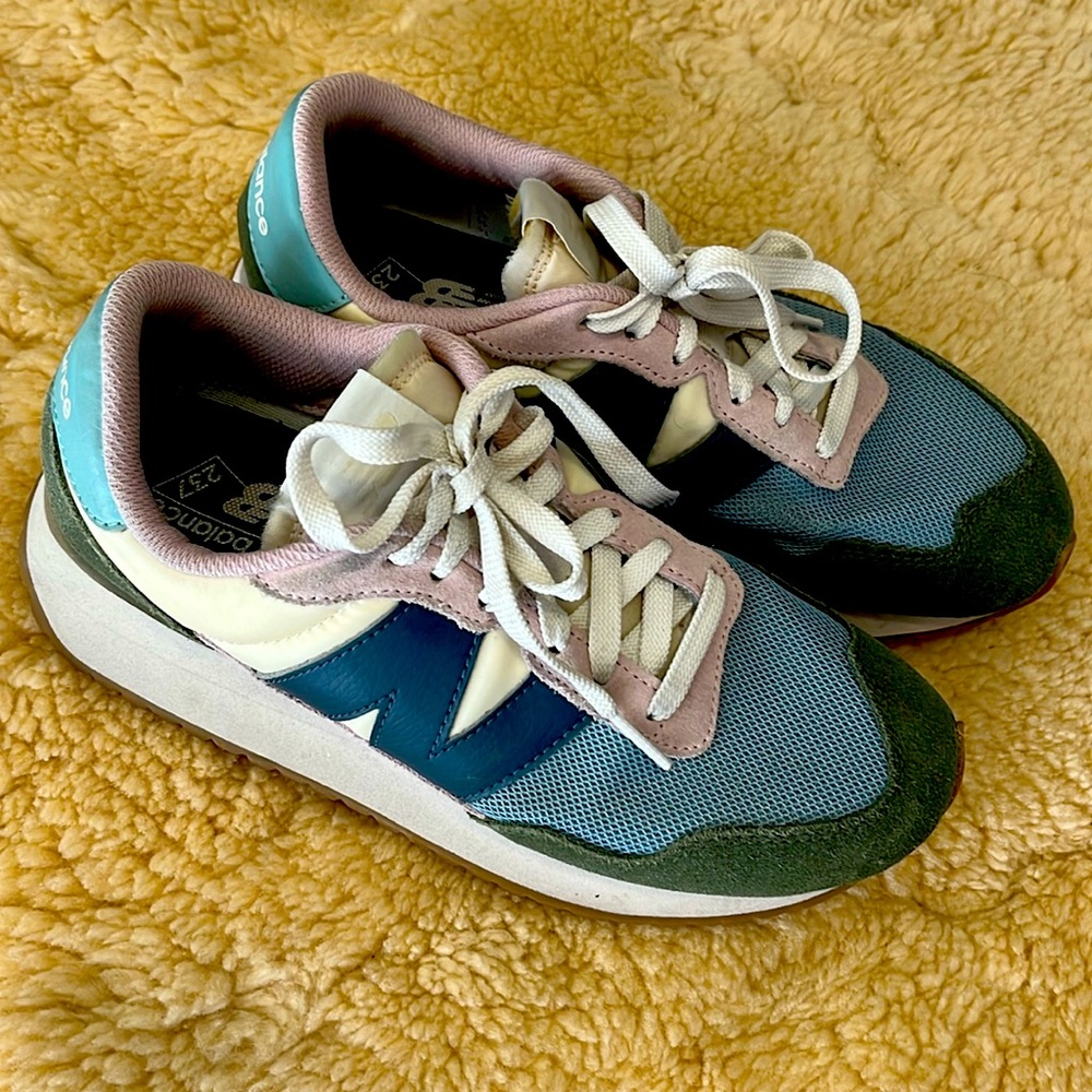 multicolor tennis shoes